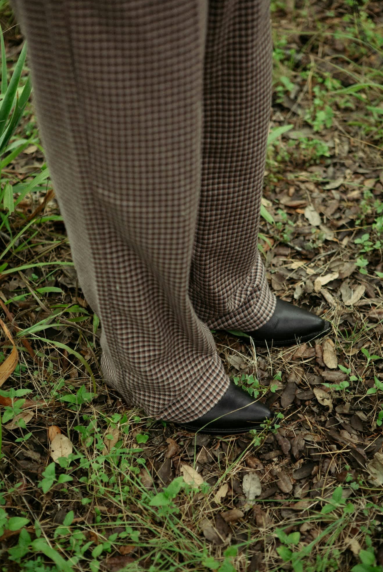 Women's Ludlow Trouser Pant in the color Pinecone Brown Houndstooth - Additional Fit image