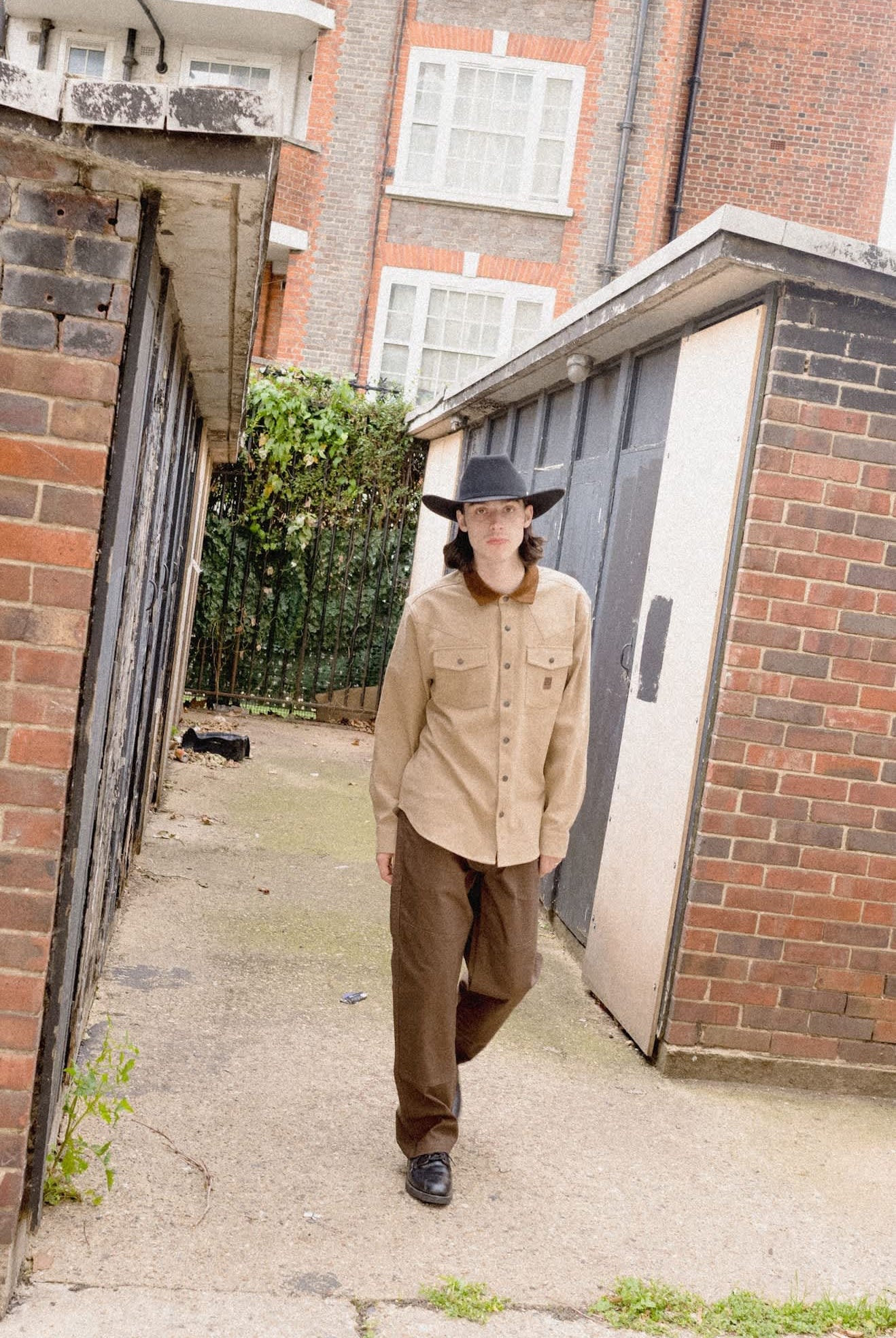 Men's Builders Carpenter Pant in the color Walnut Brown - Men's Lifestyle 4.0