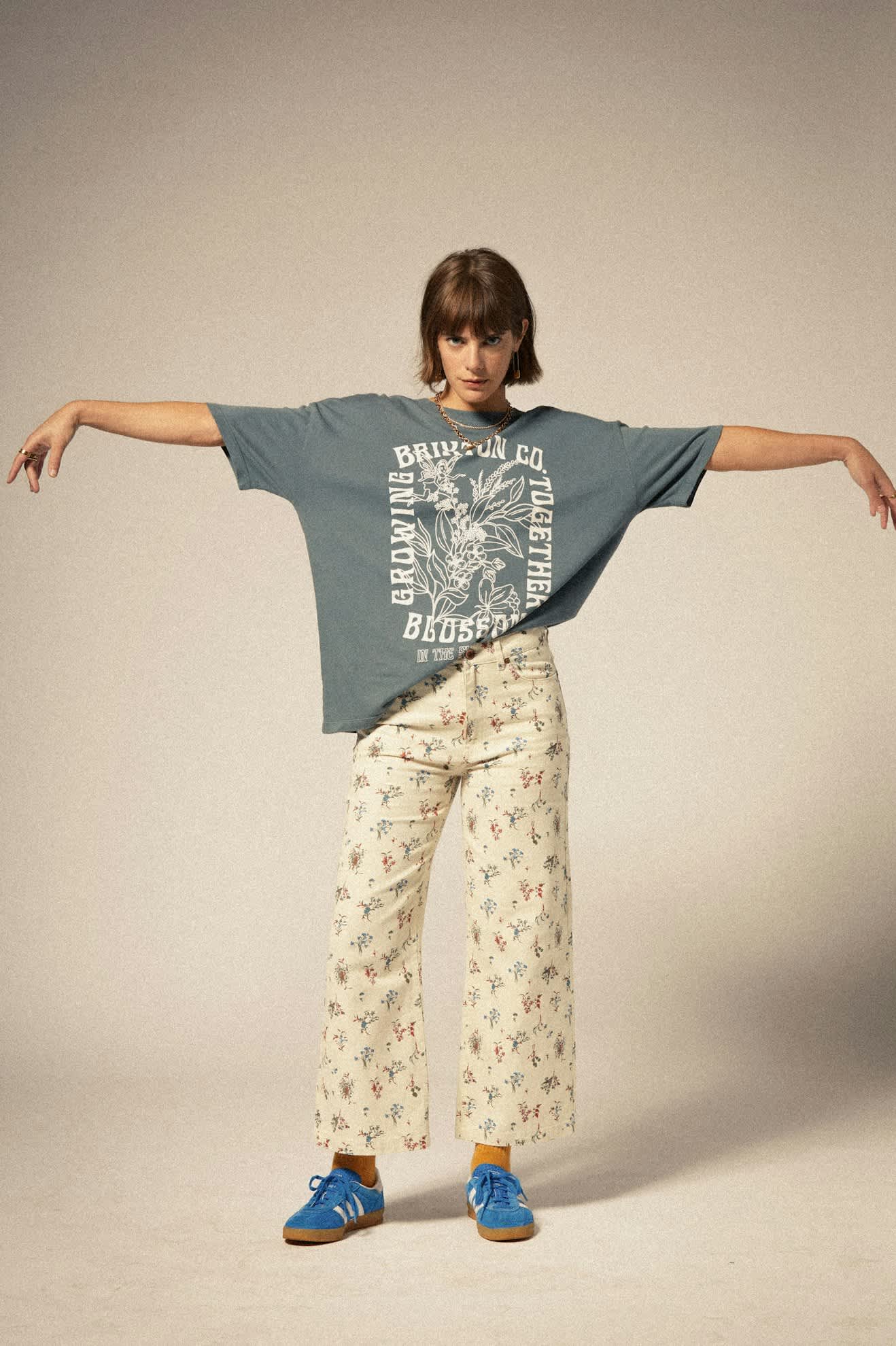 Women's Bloom Oversized Boyfriend T-Shirt in the color Basalt - Additional Fit View