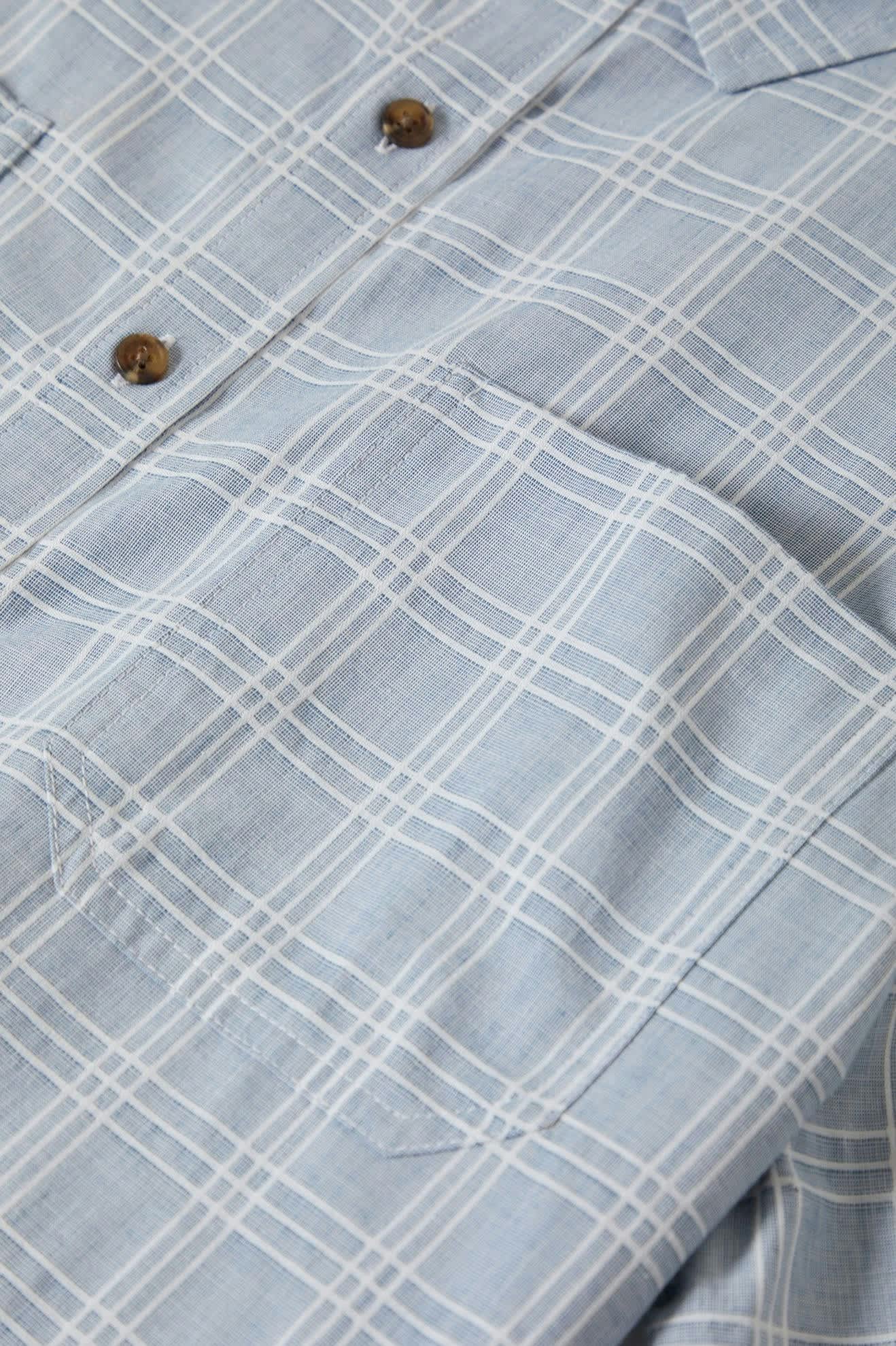 Men's CRU Oxford Plaid Relaxed S/S Shirt in the color Light Blue/White Plaid - Additional Laydown image