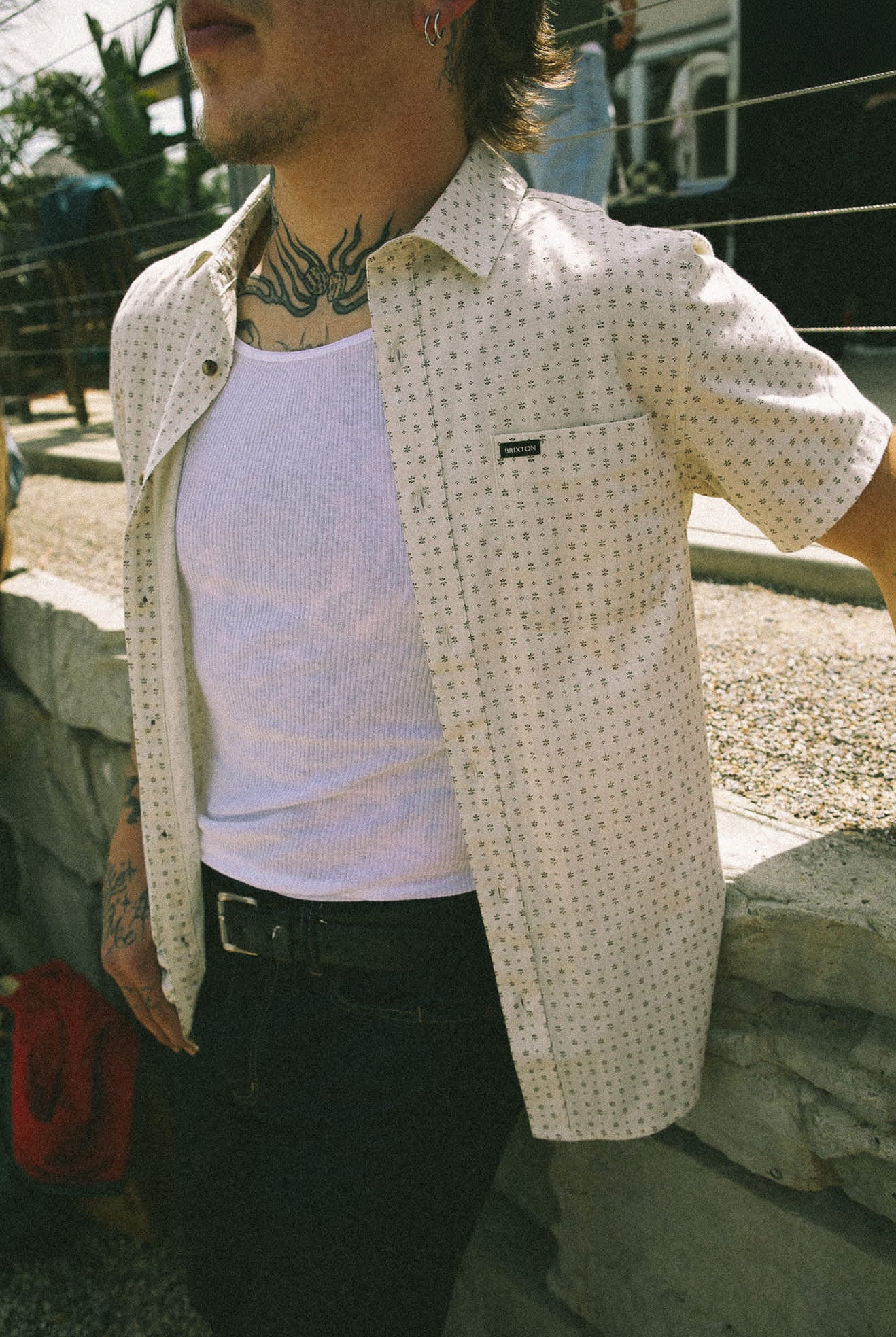 Men's Charter Print S/S Shirt in the color Off White/Micro Floral - Men's Lifestyle image