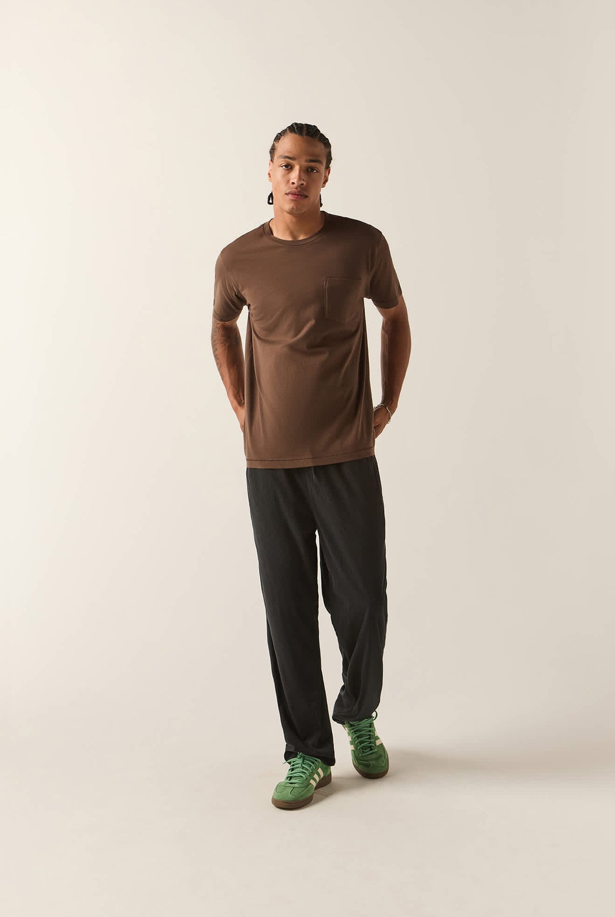 Men's Brixton Baseline Pocket T-Shirt in the color Walnut Brown Vintage Wash - Additional Fit image