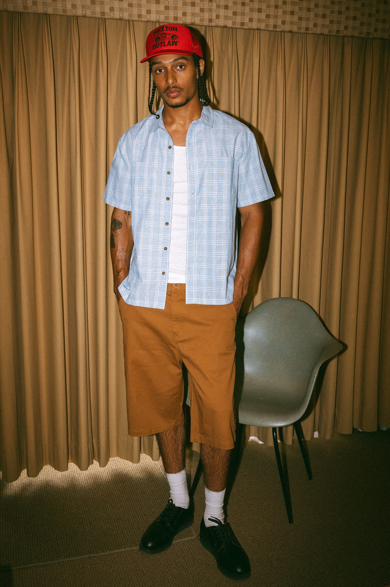 Men's CRU Oxford Plaid Relaxed S/S Shirt in the color Light Blue/White Plaid - Men's Lifestyle image