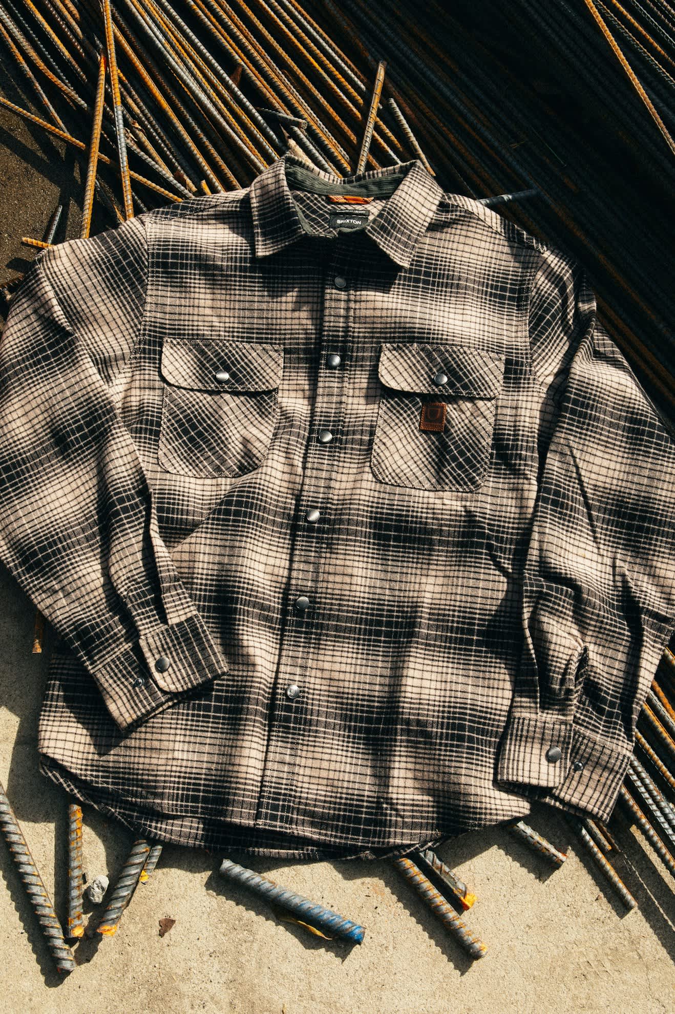 Men's Builders Bowery Stretch Water Resistant L/S Flannel in the color Black/Cinder Grey - Men's Lifestyle image