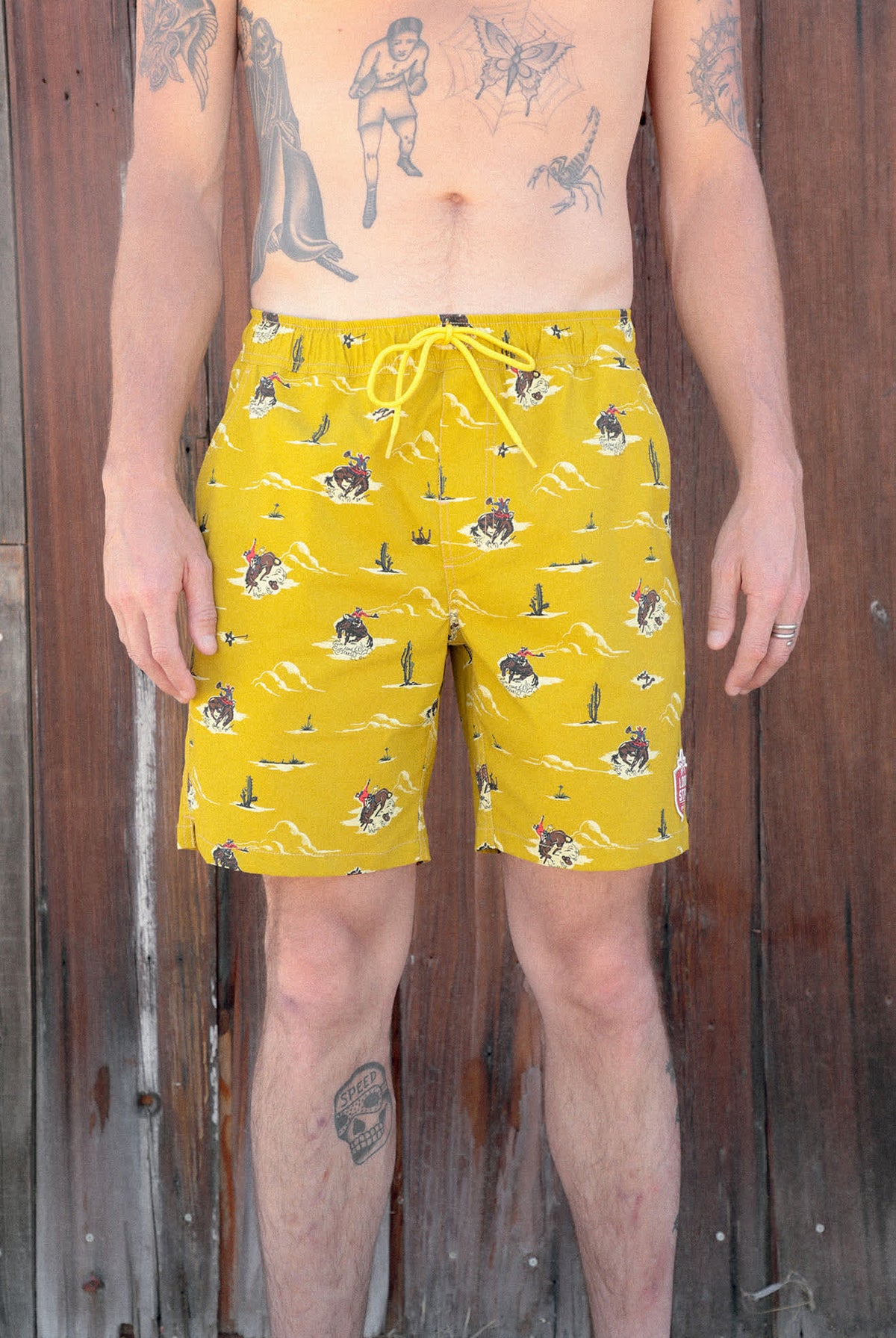 Men's Everyday Stretch Hybrid Short 7" in the color Texas Gold Lone Star - Men's Lifestyle 2.0