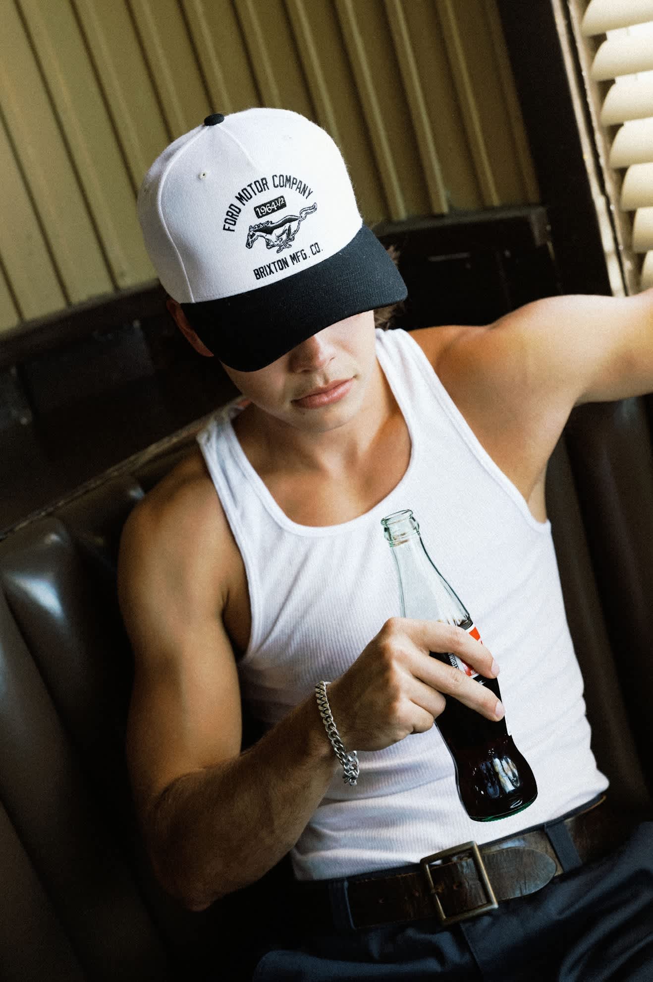 Unisex Ford Mustang Snapback in the color Wimbledone White/Burnt Rubber - Men's Lifestyle 2.0