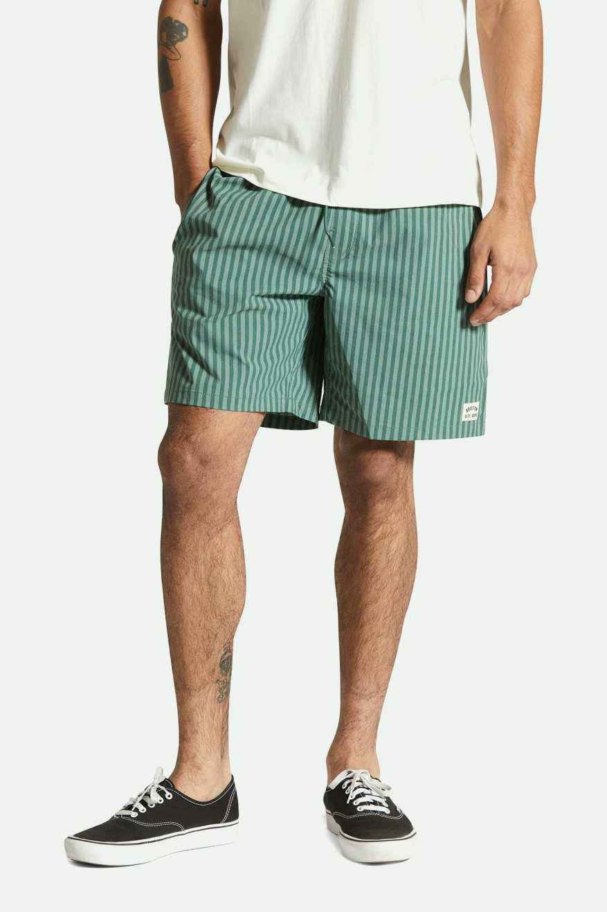 Men's Fit, Front View | Voyage Hybrid Short 7" - Trekking Green Herringbone
