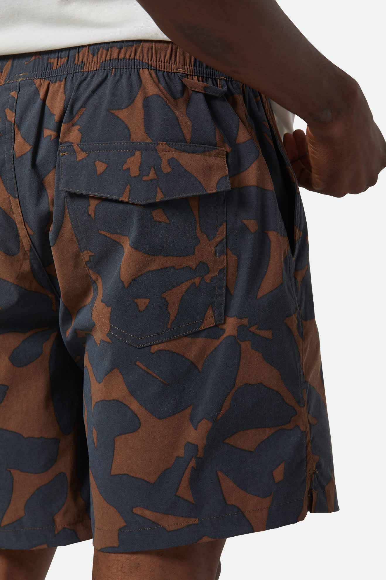 Men's Everyday Stretch Hybrid Short 7" in the color Pinecone Brown Floral - Additional Fit image