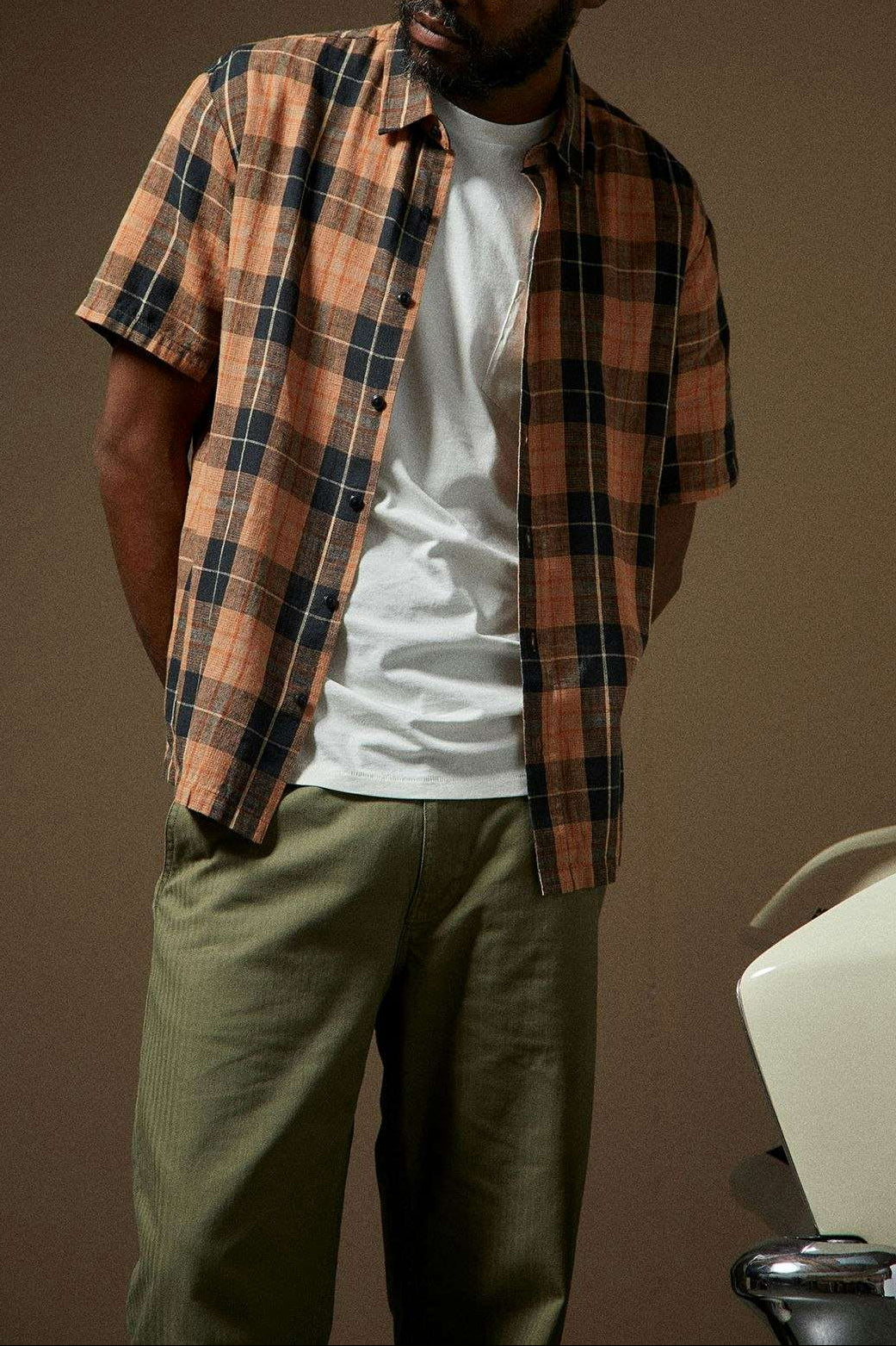 Men's Lifestyle 1 | Cru Linen Blend Relaxed S/S Woven Shirt - Black/Rust Orange