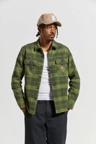 Men's Bowery Heavyweight L/S Flannel in the color Cypress Green/Black - Men's Front View