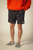 Men's Everyday Stretch Hybrid Short 5.5" in the color Pinecone Brown Floral - Additional Fit image