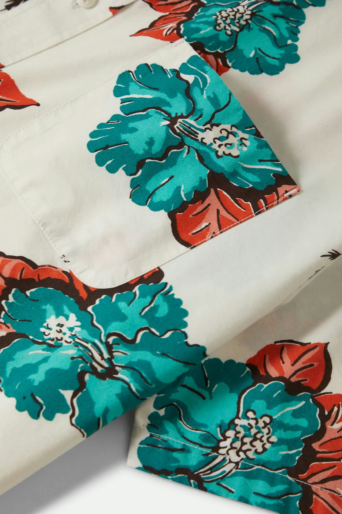 Men's CRU Print Relaxed S/S Shirt in the color Off White/Aquatic Green Floral - Additional Laydown image