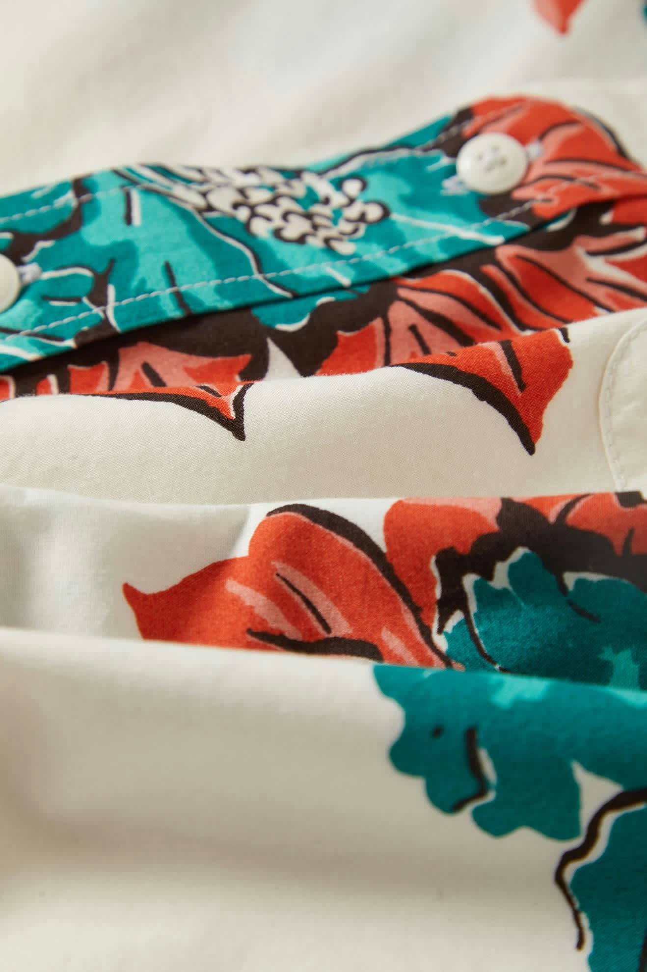 Men's CRU Print Relaxed S/S Shirt in the color Off White/Aquatic Green Floral - Additional Laydown image