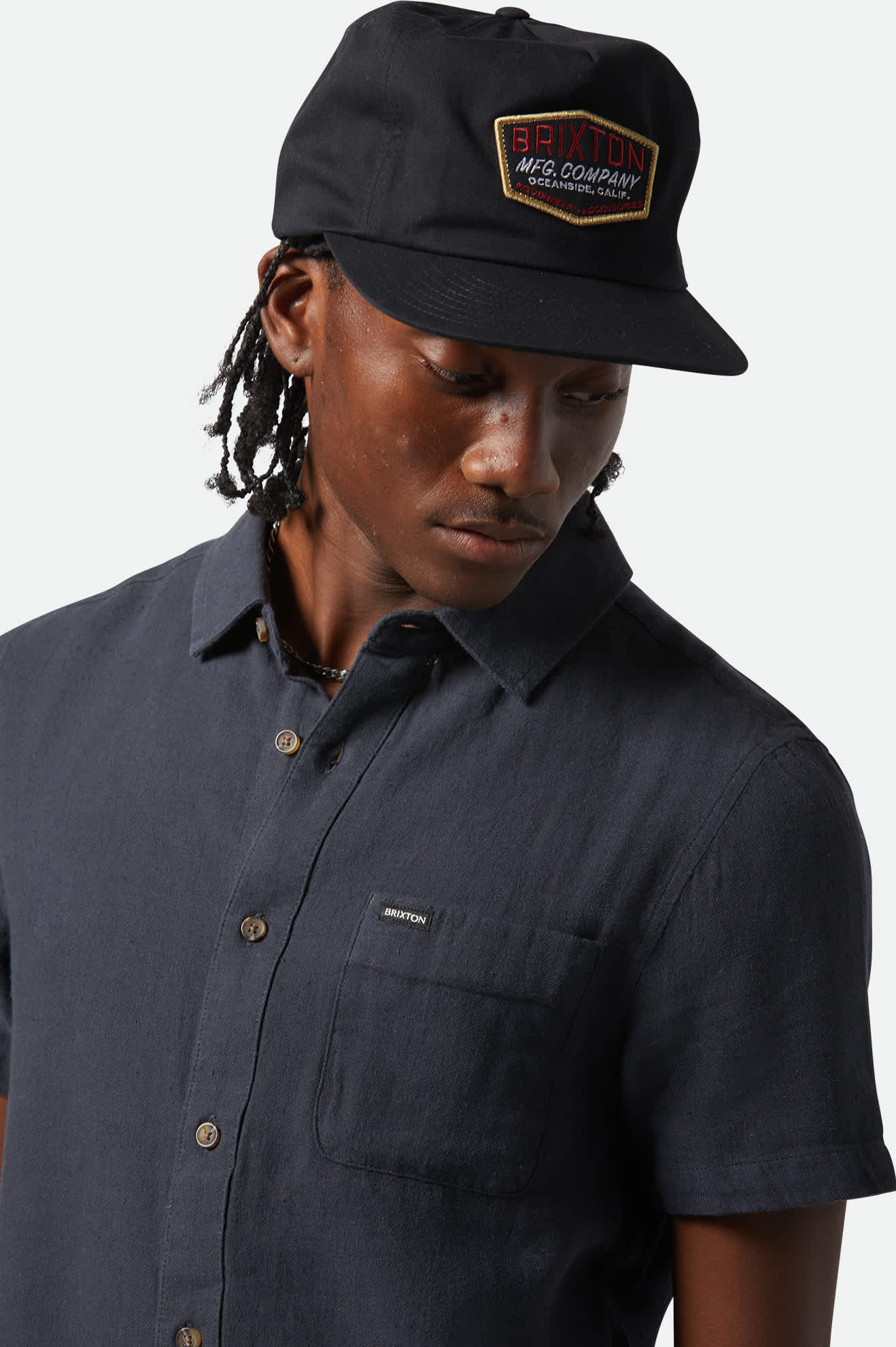 Men's Charter Organic Cotton Linen Blend S/S Shirt in the color Washed Black - Additional Fit View