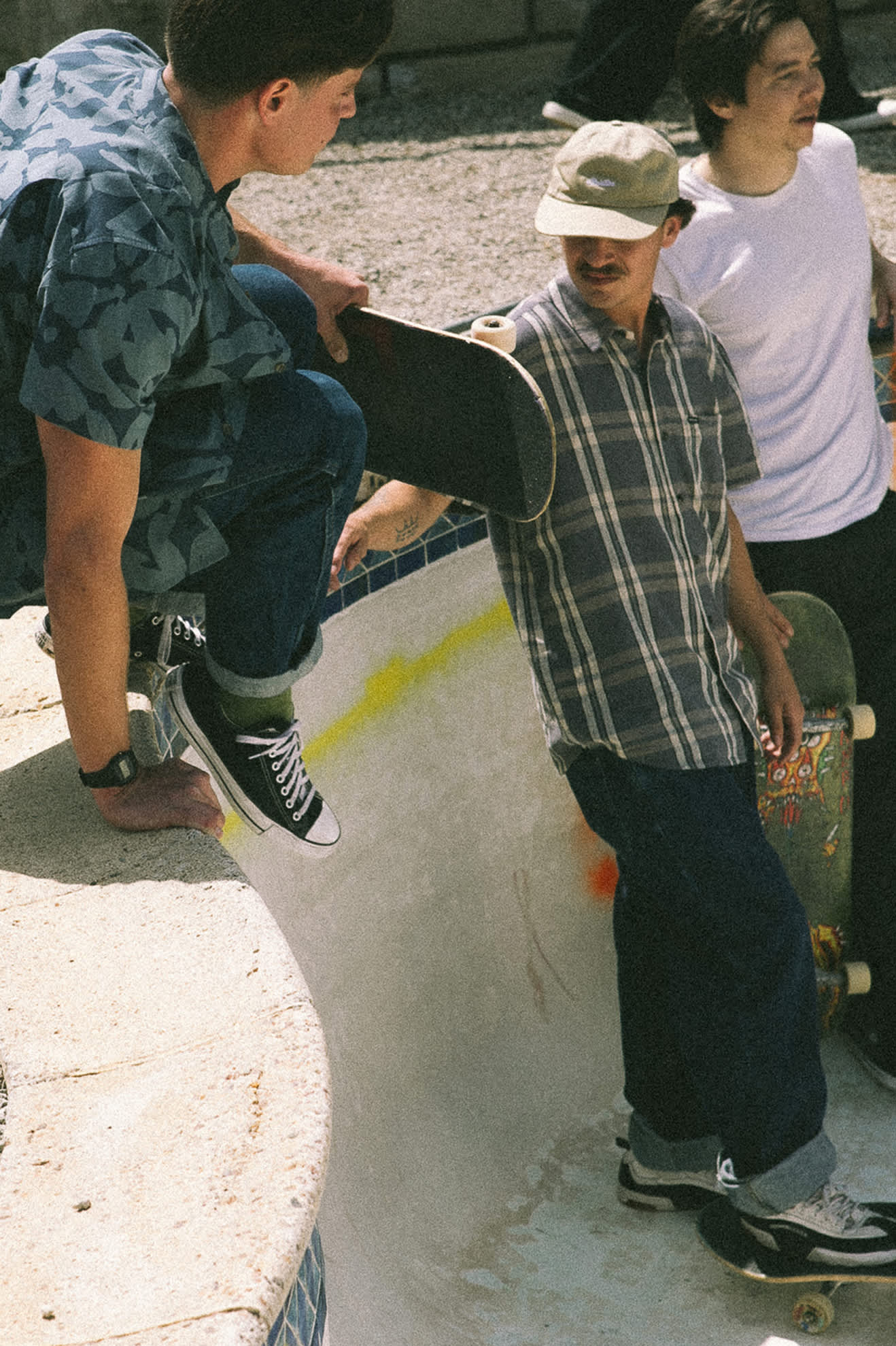 Men's Charter Linen Blend S/S Shirt in the color Charcoal/Beige Plaid - Men's Lifestyle image
