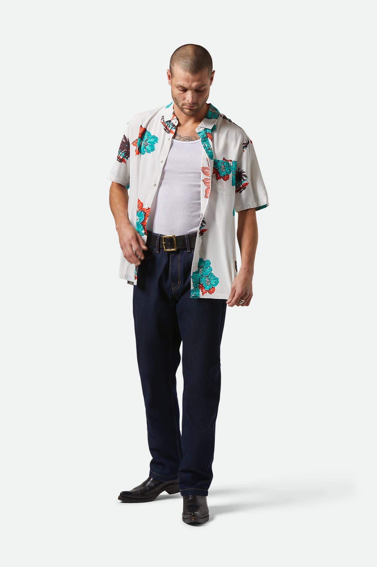 Men's CRU Print Relaxed S/S Shirt in the color Off White/Aquatic Green Floral - Men's Front View