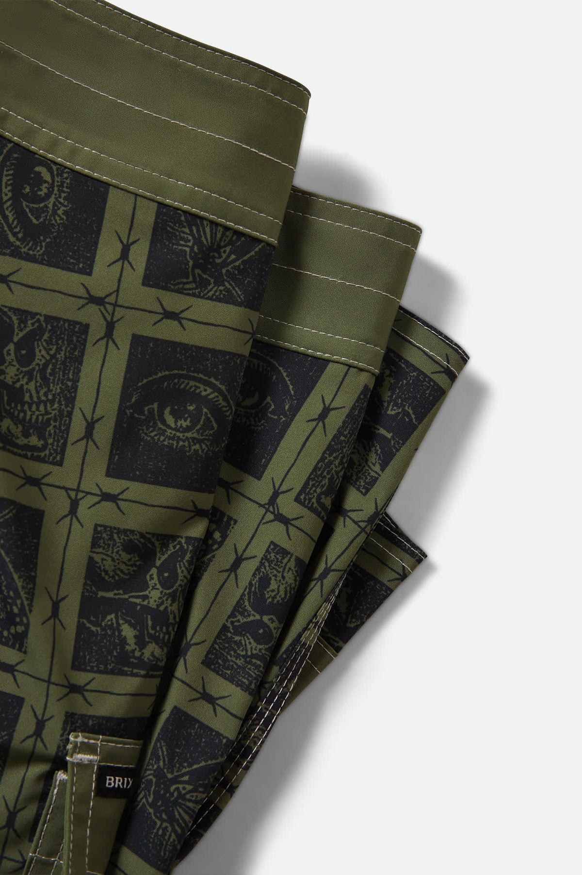 Men's Classic Trunk 17" in the color Barb Wire/Sea Kelp - Additional Laydown image