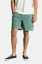 Men's Fit, Front View | Voyage Hybrid Short 7" - Trekking Green Herringbone