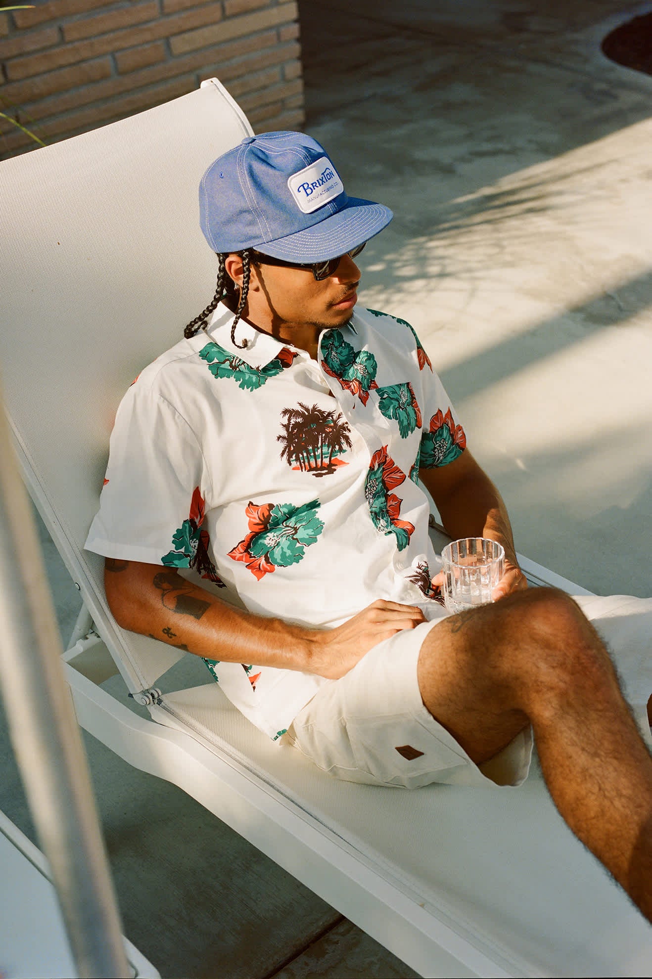 Men's CRU Print Relaxed S/S Shirt in the color Off White/Aquatic Green Floral - Men's Lifestyle image