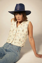 Women's Field Floral Quilted Vest in the color Whitecap/Hazelnut/Ditsy Floral - Additional Fit image