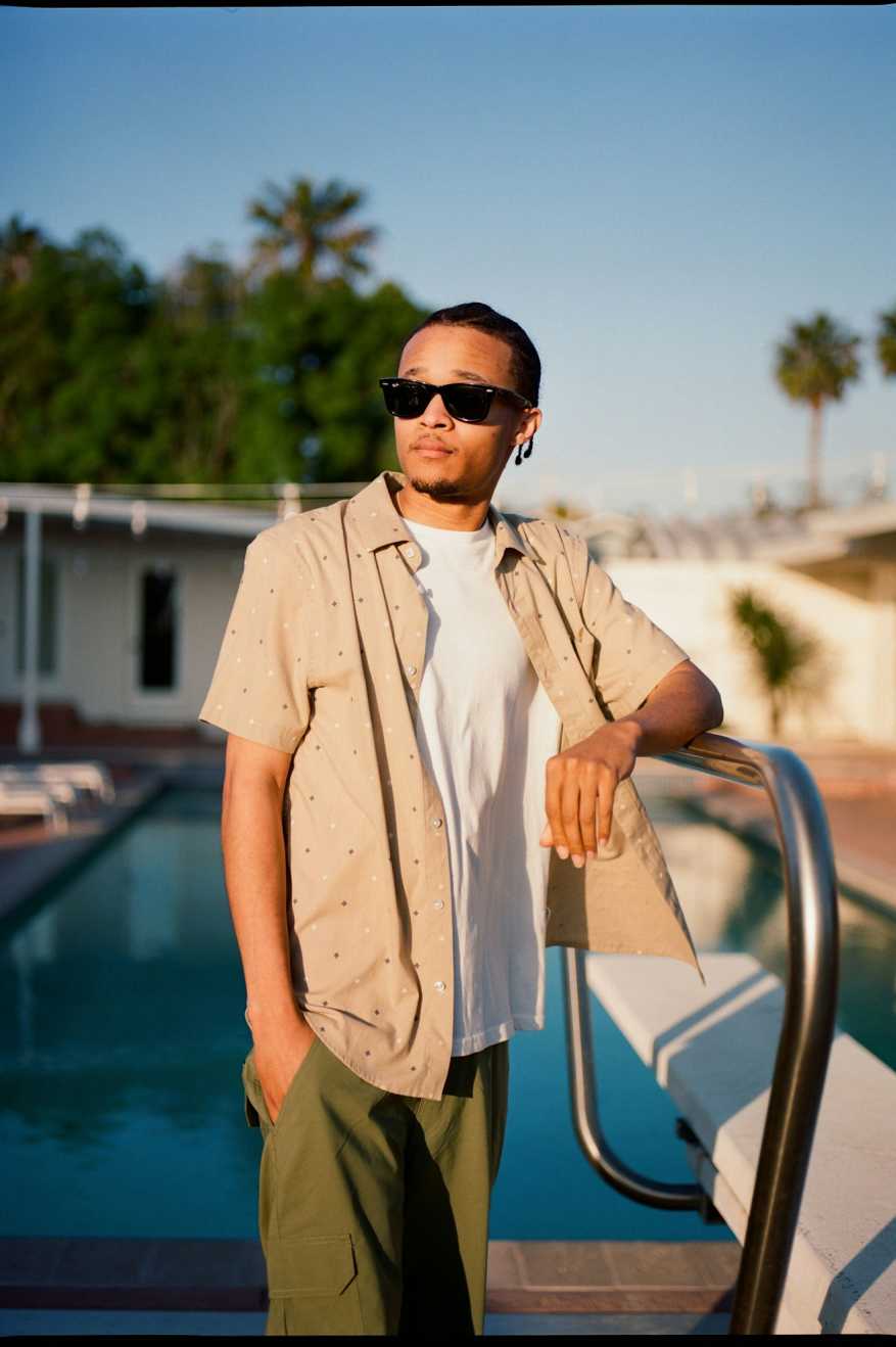 Men's Fit, Extra Shot | Charter Print S/S Woven Shirt - Sand Pyramid