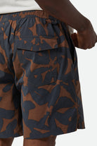 Men's Everyday Stretch Hybrid Short 7" in the color Pinecone Brown Floral - Additional Fit image